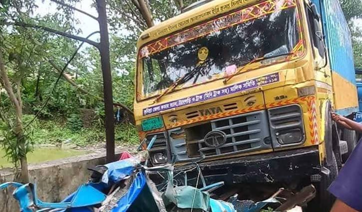 গাজীপুরে কাভার্ডভ্যানের চাপায় গার্মেন্টস শ্রমিক নিহত