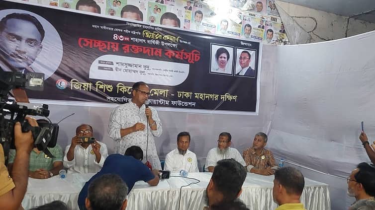 সরকার পতন ঘটানোর হুঁশিয়ারি দুদুর