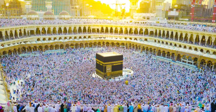বিশেষ ব্যবস্থাপনায় হজে গেলেন ২১ জন Hajj