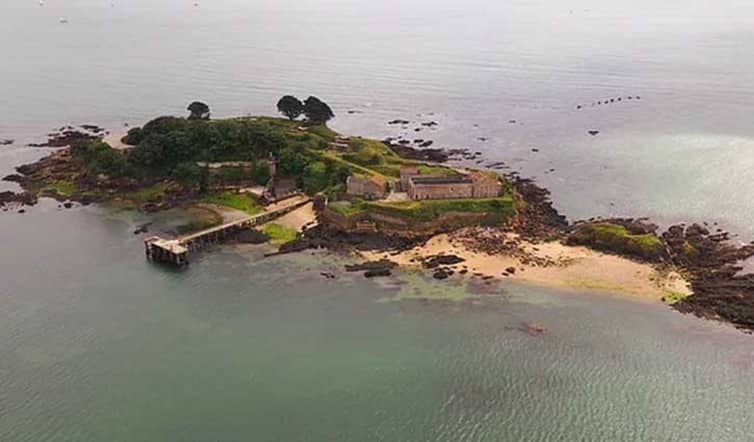 ভূতের দ্বীপে মানুষের বিয়ে Iland