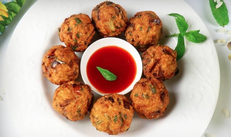 নাশতায় মচমচে মুড়ির ‘পাকোড়া’