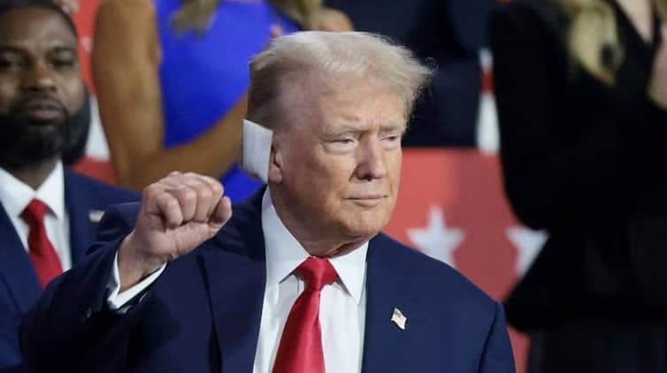 কানে ব্যান্ডেজ নিয়ে দলের সম্মেলনে ট্রাম্প Trump
