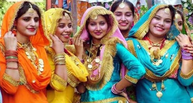 ৭০ বছরেও থাকে ভরা যৌবন, দেখতে হুবহু ১৬ বছরের তরুণীর মতো এই গ্রামের নারীরা গ্রামের সুন্দরী মেয়েরা