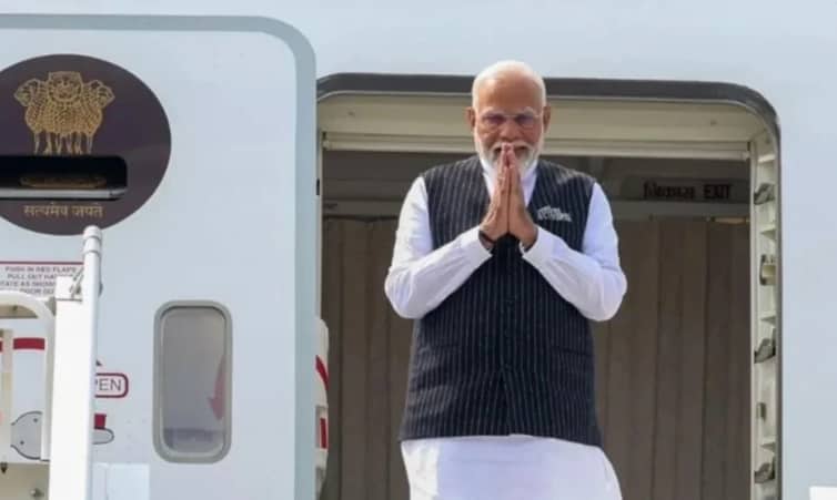 না জানিয়ে ৪৬ মিনিট পাকিস্তানের আকাশে উড়ল মোদির বিমান!