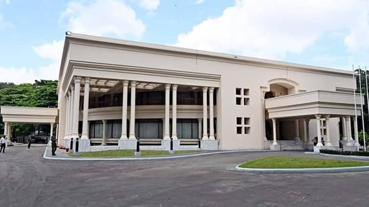 যমুনায় চলছে উপদেষ্টা পরিষদের বৈঠক