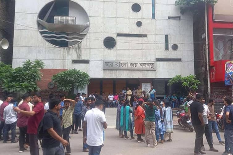 আওয়ামী লীগের কেন্দ্রীয় কার্যালয়ে হামলার চেষ্টা