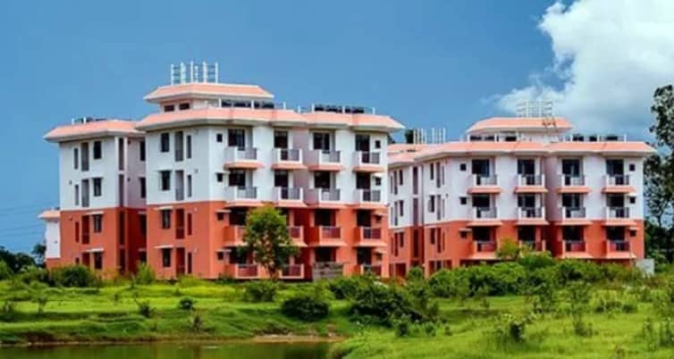 ভারতবিরোধী পোস্টে লাভ রিয়্যাক্ট, ফেরত পাঠানো হলো বাংলাদেশি ছাত্রীকে India