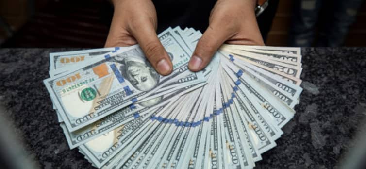 সাত মাসের মধ্যে সর্বনিম্ন দাম ডলারের dollar