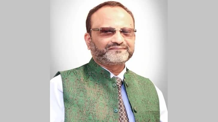 দায়িত্ব নিয়ে ফেসবুক স্ট্যাটাসে যা বললেন ঢাবির নতুন ভিসি