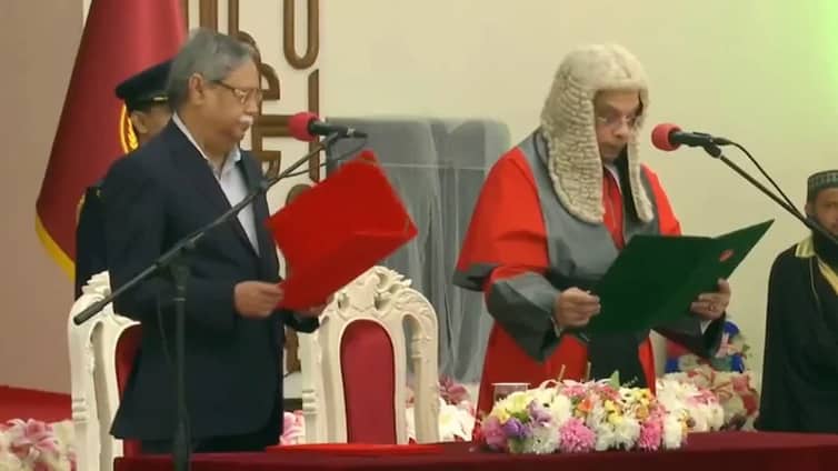 নবনিযুক্ত প্রধান বিচারপতি সৈয়দ রেফাত আহমেদ শপথ নিলেন বিচারপতি সৈয়দ রেফাত আহমেদ