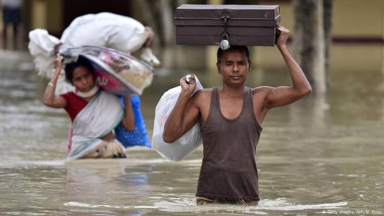 বন্যাকবলিত এলাকায় খাদ্য ও বিশুদ্ধ পানির সংকট