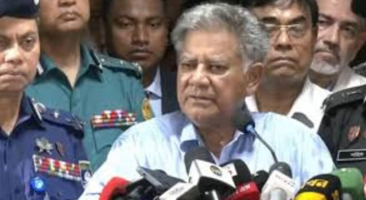 সীমান্তে বিজিবিকে আর পিঠ দেখিয়ে থাকতে হবে না: স্বরাষ্ট্র উপদেষ্টা স্বরাষ্ট্র উপদেষ্টা