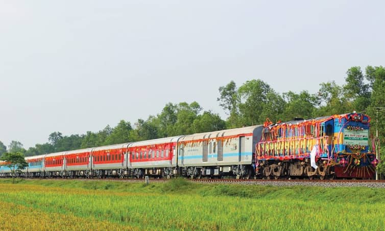 নিরাপত্তার দোহাই দিয়ে আন্তঃদেশীয় রেল চলাচলে সম্মত নয় ভারত train