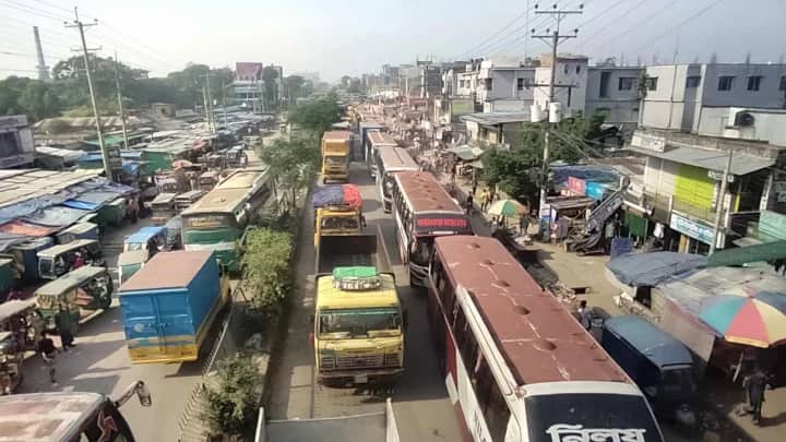 গাজীপুরে পোশাক শ্রমিকদের বিক্ষোভে মহাসড়কে যানজট