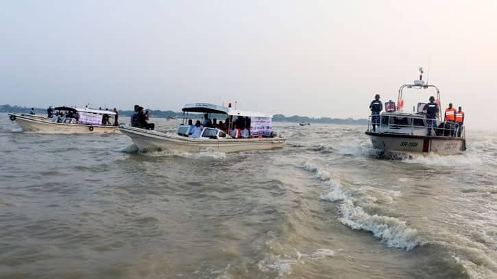 মা ইলিশ রক্ষায় নদীতে চলছে অভিযান, নিষেধাজ্ঞা অমান্য করলেই ব্যবস্থা