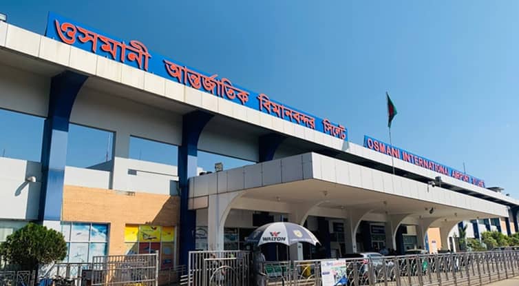 এবার খাবার না পেয়ে উড়ন্ত বিমানে যে কান্ড ঘটালেন যাত্রী