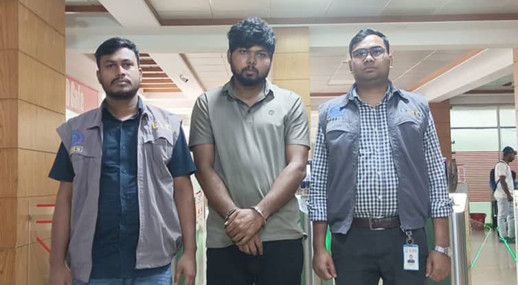 তরুণীদের ব্ল্যা.ক.মে.ইল করে প্রেমিকার খরচ চালাতেন অনিক Anik