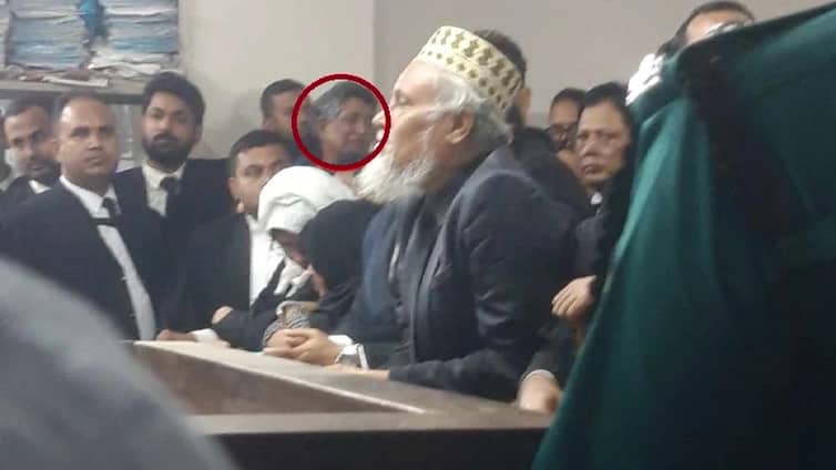 শুনানি চলাকালে এজলাসে অঝোরে কাঁদলেন ড. আব্দুর রাজ্জাক