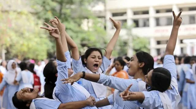 এইচএসসিতে পাসের হার ও জিপিএ-৫ প্রাপ্তিতে এবারও এগিয়ে মেয়েরা girl