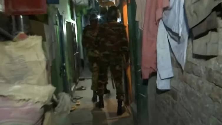 রাজধানীর জেনেভা ক্যাম্পে সেনাবাহিনীর অভিযান চলছে