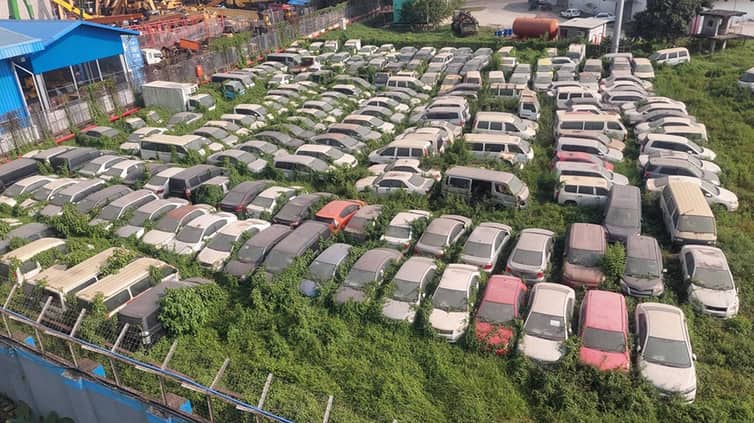 শত কোটি টাকা দামের ৩০০ গাড়ির ভবিষ্যৎ কী