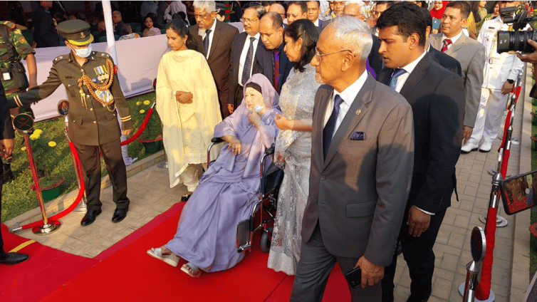 ৬ বছর পর জনসমক্ষে এসেই সবার মনোযোগ কাড়লেন খালেদা জিয়া