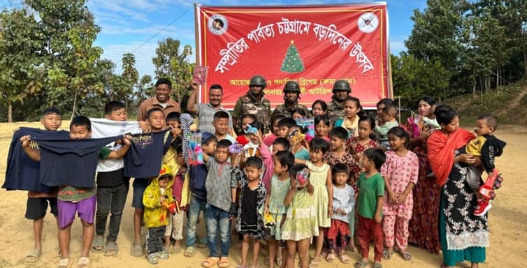 বান্দরবানের দুর্গম এলাকায় বড়দিন উপলক্ষ্যে সেনাবাহিনীর শীতবস্ত্র বিতরণ bandorbon