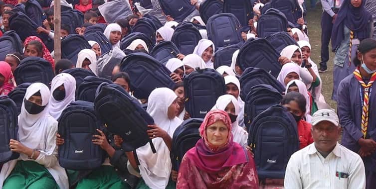 স্বর্গ ফাউন্ডেশনের উদ্যোগে পঞ্চগড়ে শিশু-কিশোরদের মাঝে শীতবস্ত্র বিতরণ sorgo foundation
