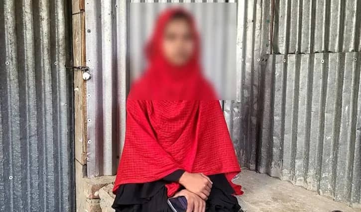 গাজীপুরে বিয়ের দাবিতে প্রেমিকের বাড়িতে প্রেমিকার অনশন Gazipur