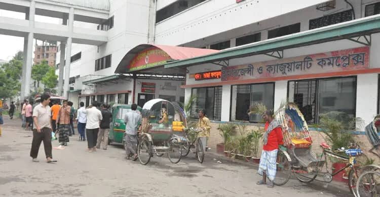 কারখানার বাইরে হাতুড়ির আঘাতে আহত শ্রমিকের মৃত্যু dmc-hosp