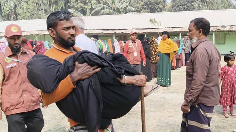 নব্বই বছরের বৃদ্ধা
