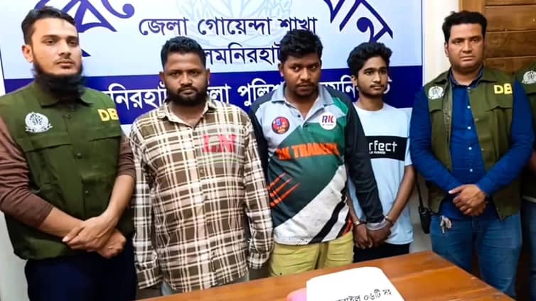 লালমনিরহাট জেলা গোয়েন্দা শাখার বিশেষ অভিযানের ৩ জন অনলাইন জুয়াড়ি গ্রেফতার অনলাইন জুয়াড়ি গ্রেফতার