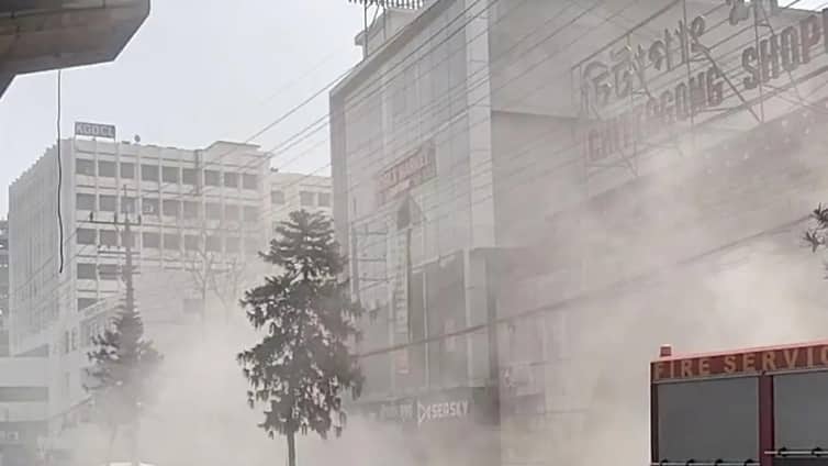 চট্টগ্রাম শপিং কমপ্লেক্সে আগুন