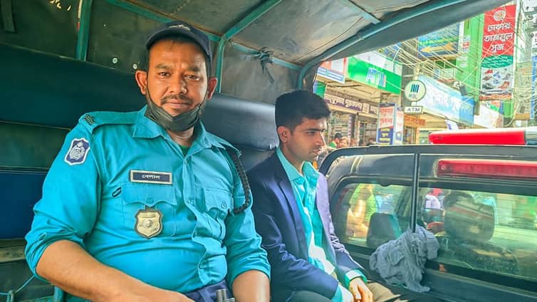 পেশায় রাজমিস্ত্রি হলেও প্রেমিকাকে এএসপির পরিচয়, রংপুরে কার্ড বানাতে গিয়ে আটক fake-police