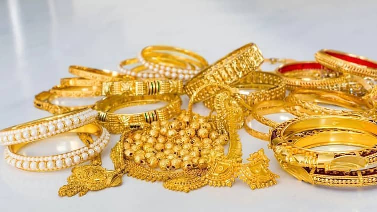 স্বর্ণের আরও দরপতন, ভরিতে যত টাকা gold