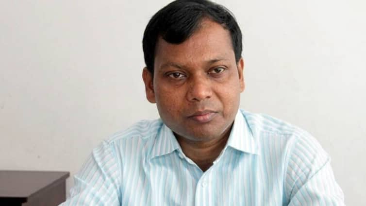 বদলি আদেশের পরদিনই ৭০০ বছরের প্রথা ভাঙলেন ডিসি সারওয়ার DC