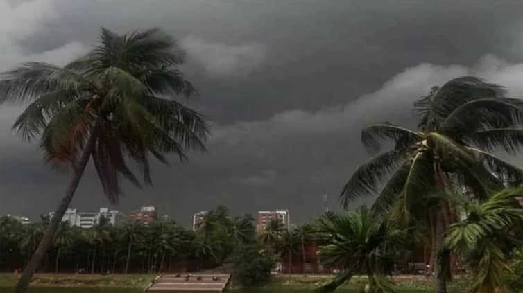 ঝড়ের শঙ্কা
