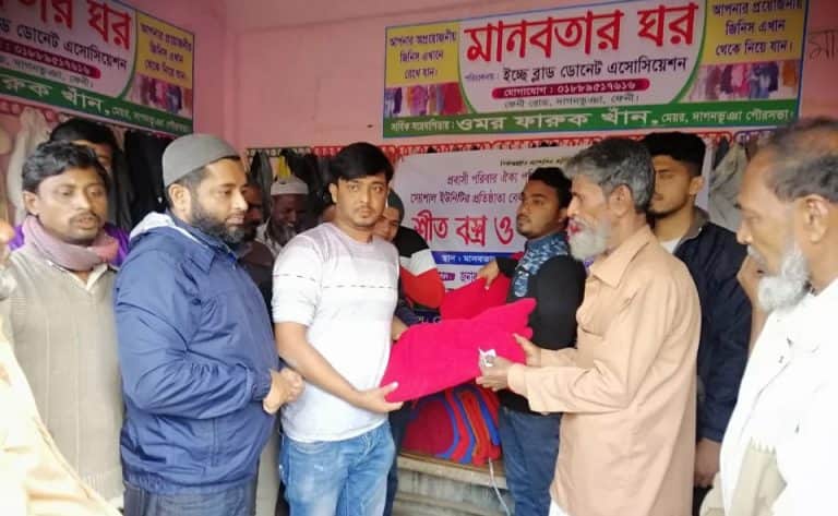 প্রবাসীর অর্থায়নে ‘মানবতার ঘর’ থেকে নতুন কাপড় পেল শীতার্তরা