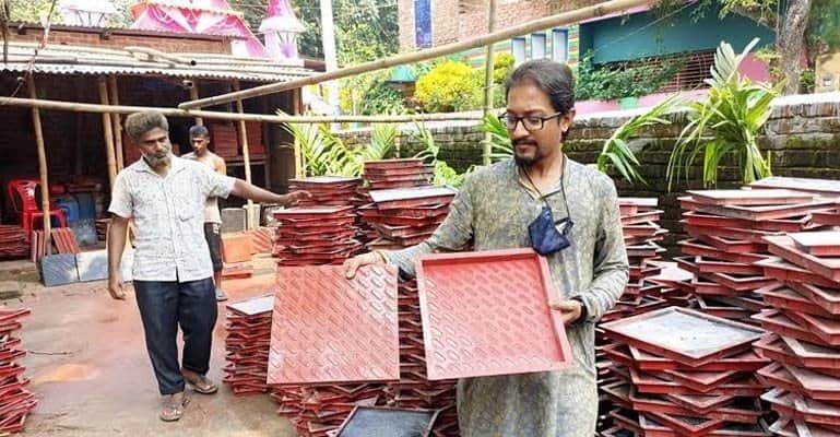 ঠাকুরগাঁওয়ের উদ্যোক্তা শিমুলের তৈরি করা টাইলস এখন সারাদেশে