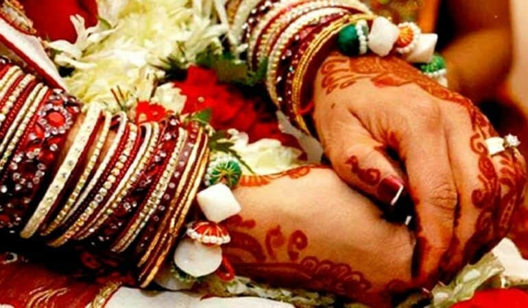বরকে অচেতন করে ১০ ভরি স্বর্ণ নিয়ে প্রেমিকের সঙ্গে পালালেন নববধূ