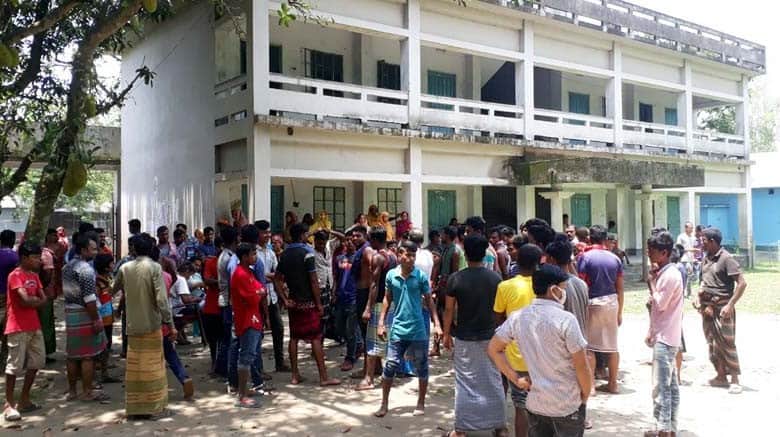 মাদরাসায় অনৈতিক কার্যকালাপ হাতেনাতে ধরা