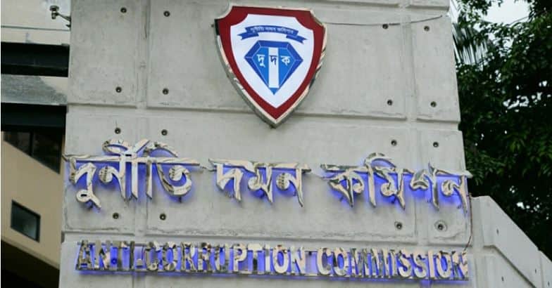 আড়াই হাজার কোটি টাকা পাচার, জড়িত শতাধিক ব্যক্তি: দুদক