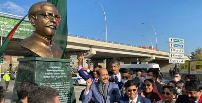 তুরস্কের আঙ্কারায় বঙ্গবন্ধুর আবক্ষ ভাস্কর্য উন্মোচন করলেন পররাষ্ট্রমন্ত্রী