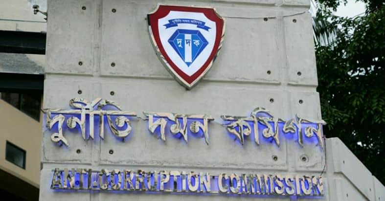 করের সাড়ে ৩৭ লাখ টাকা খেয়েছেন ৪ পৌর কর্মকর্তা