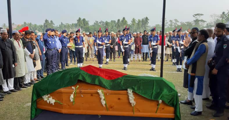 সংসদ সদস্য ডা. মোজাম্মেল হোসেনের দাফন সম্পন্ন