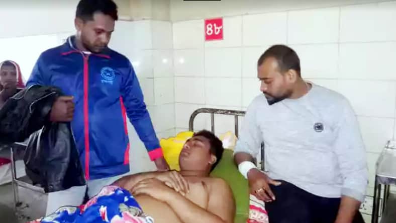দুই যুবলীগ নেতাকে পেটালো ছাত্রলীগের নেতারা