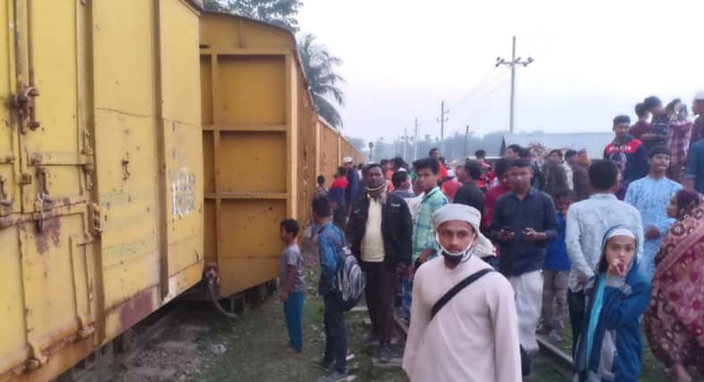 ময়মনসিংহে মালবাহী ট্রেন লাইনচ্যুত