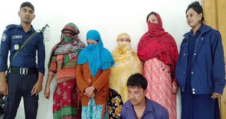 ফ্ল্যাট ভাড়া নিয়ে চলছিল তাদের দেহ ব্যবসা