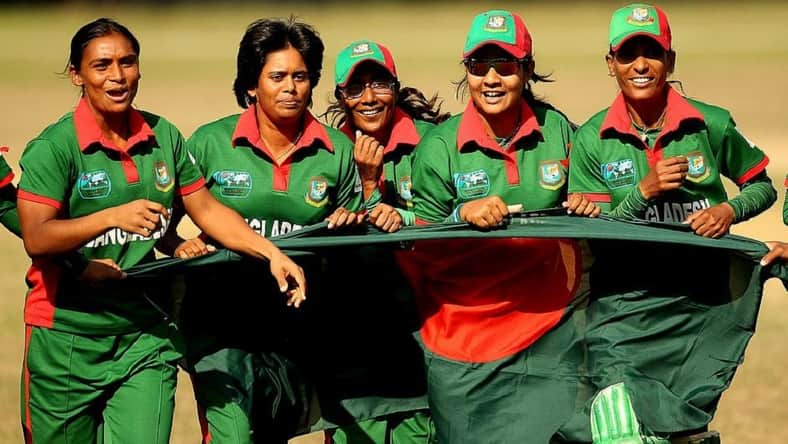 নারী