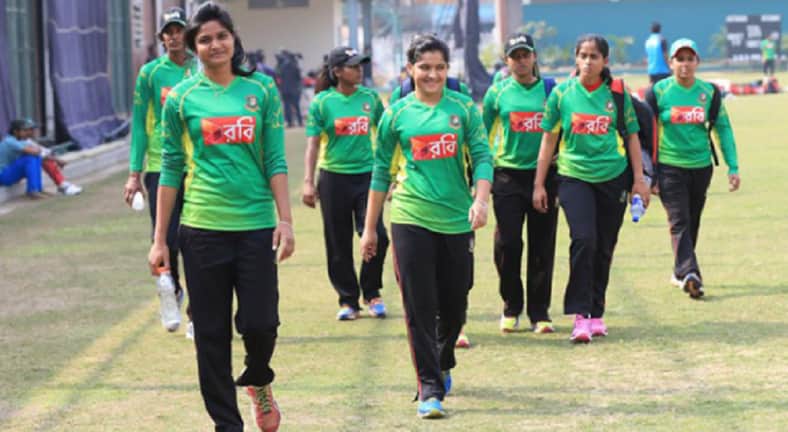 নারী